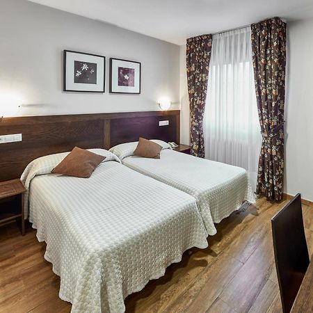 לוארקה Hotel Rico מראה חיצוני תמונה